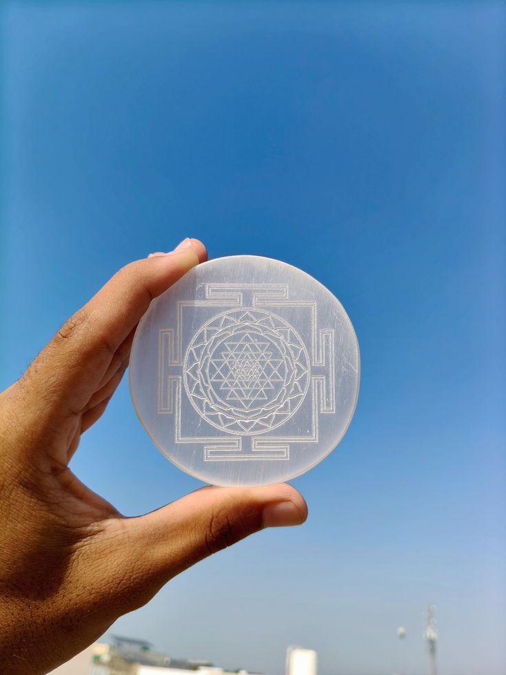 Shriyantra Selenite Plate – Cleanse & Recharge Crystals